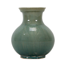 Load image into Gallery viewer, Vintage Style Vase
